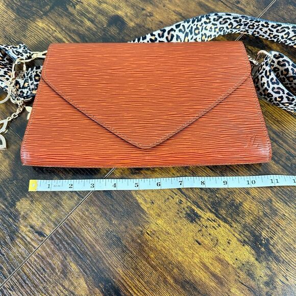 Louis Vuitton Brown Epi Leather Art Deco Clutch Bag - Picture 13 of 16